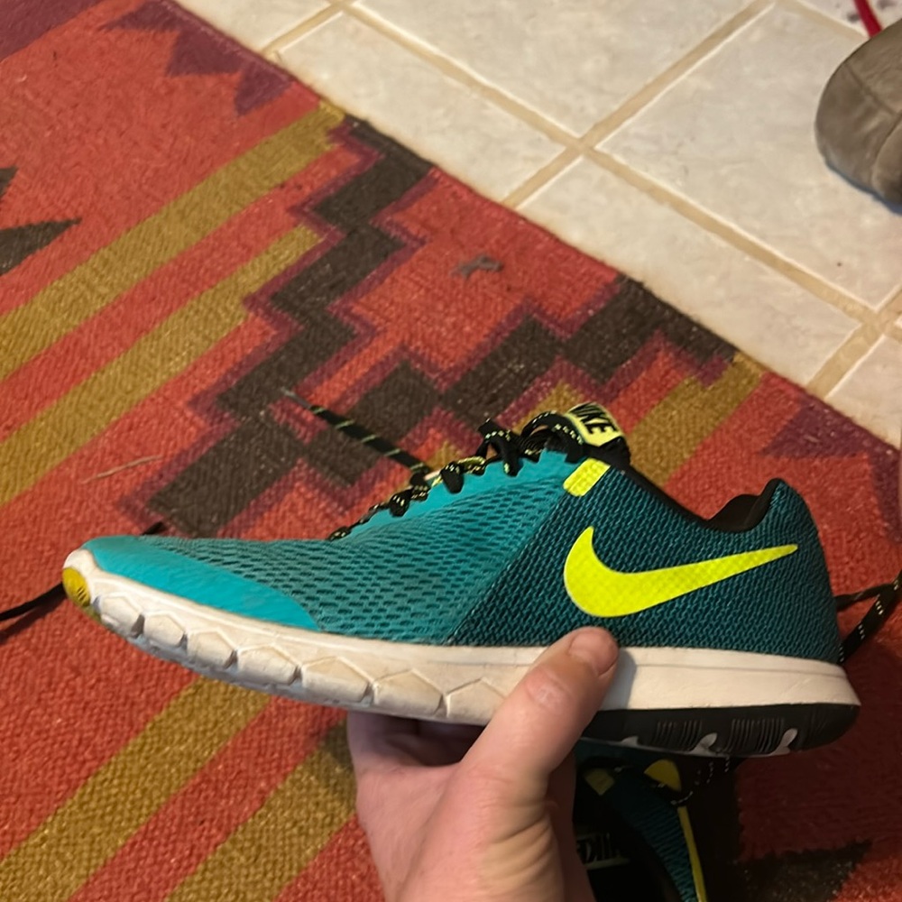 Nike Fkex Experience RN5 women’s athletic shoes. Size 8.